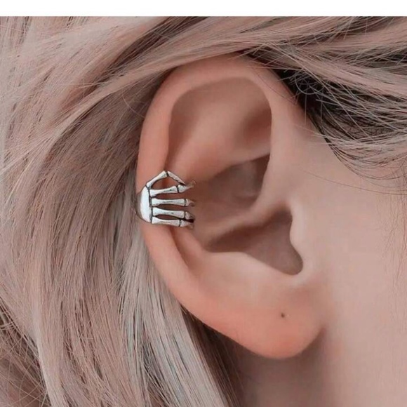 Gothic Style Vintage Skull Design Hand Bone Clip-On Earring, Non Pierced Ear Cuf - Picture 1 of 3